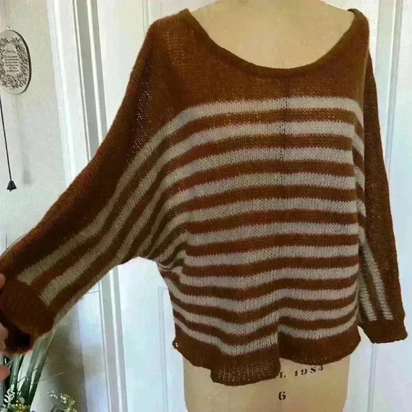 Wooden Ships. Loose knit dolman sleeve sweater. Size M/L - Picture 2 of 7